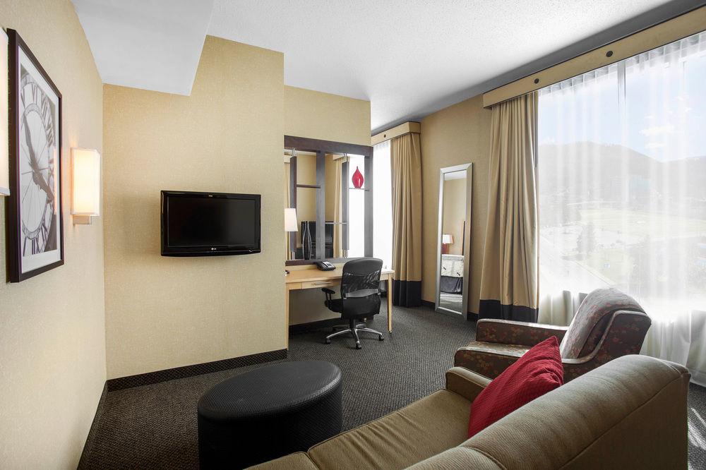 Springhill Suites By Marriott Roanoke Exterior photo