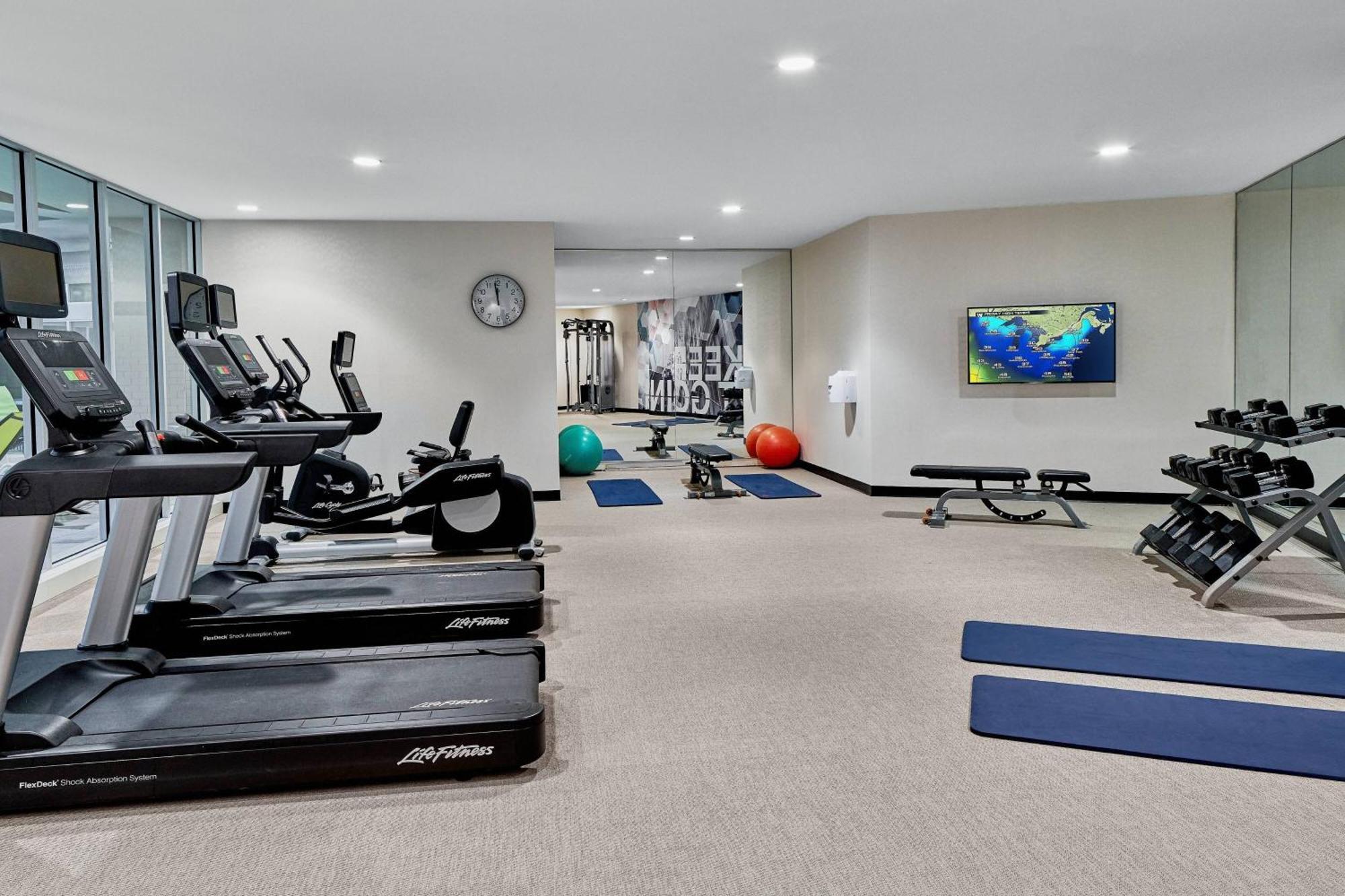 Springhill Suites By Marriott Roanoke Exterior photo